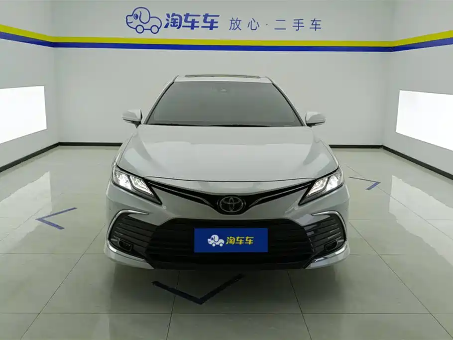 Toyota Camry 2023 — фото 2