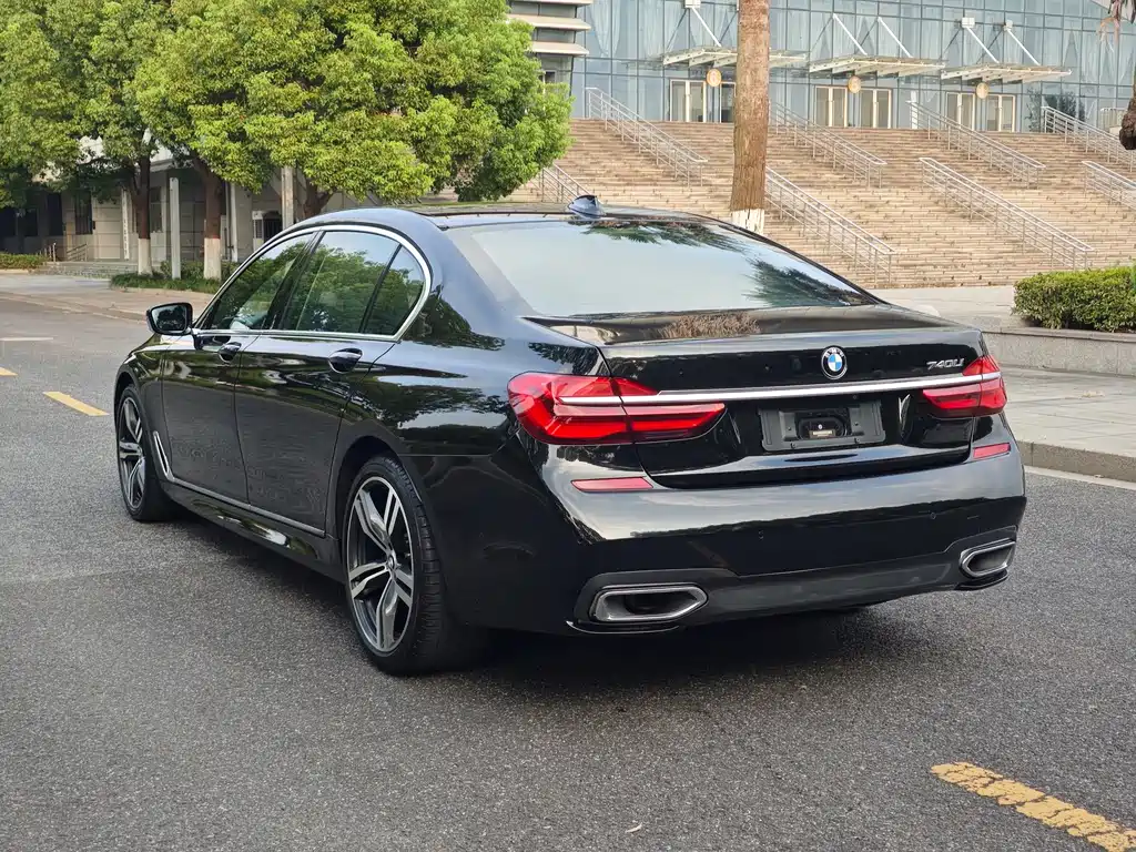 BMW 7 Series 2018 — фото 28