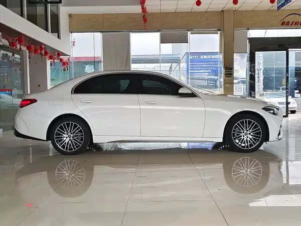 Mercedes-Benz C-Class 2024