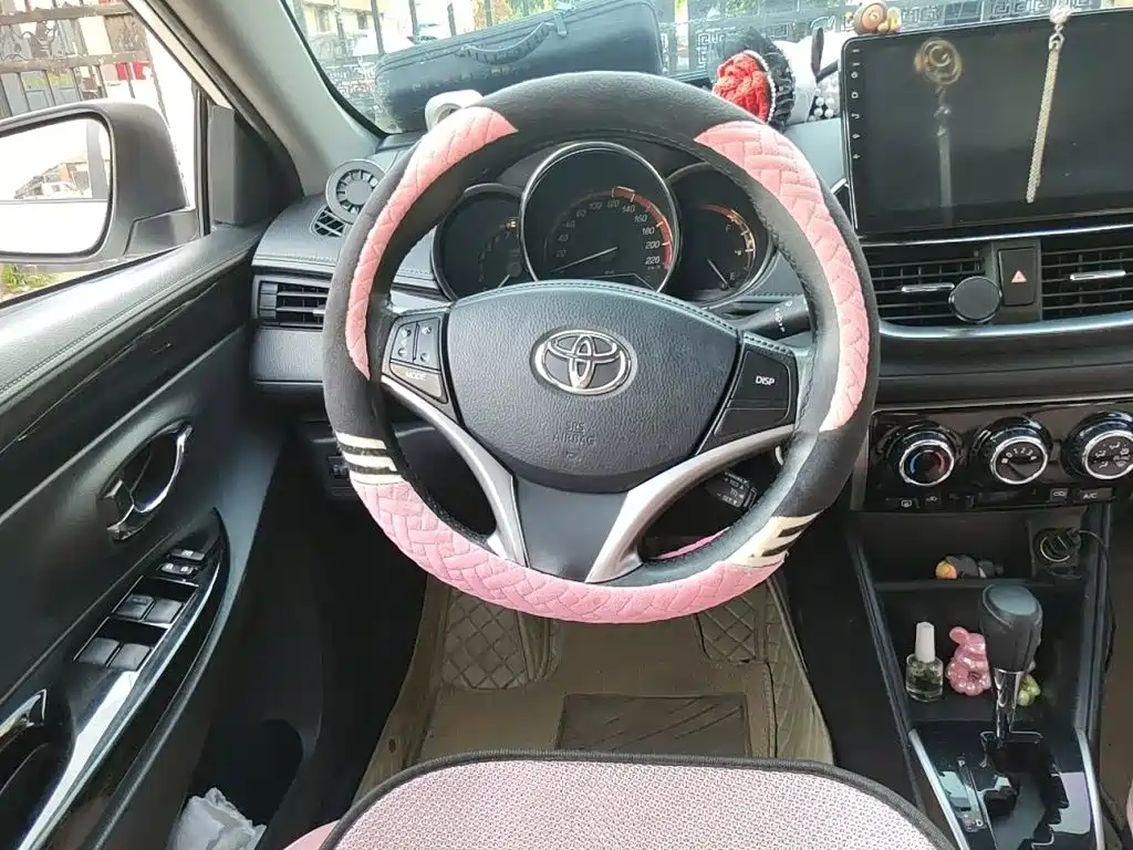 Toyota Yaris L 2023