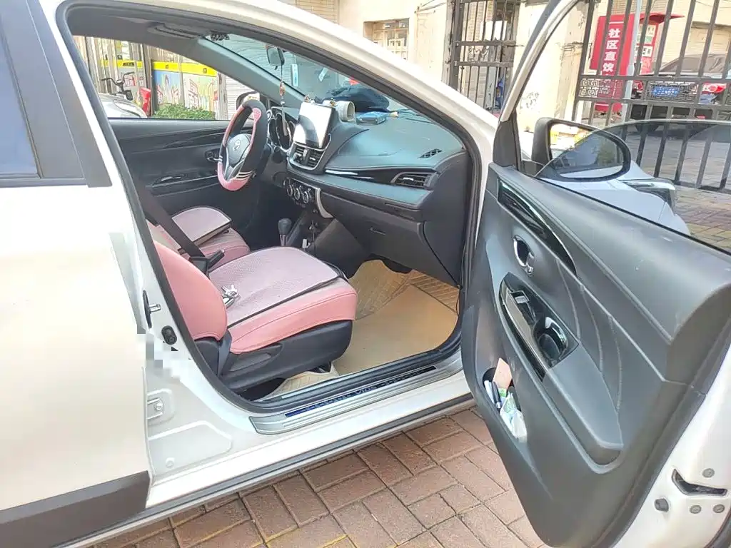 Toyota Yaris L 2023 — фото 21