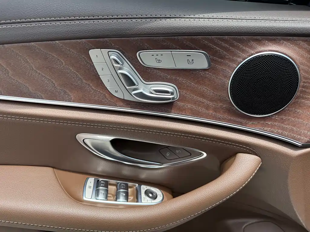 Mercedes-Benz E-Class 2022 — фото 18