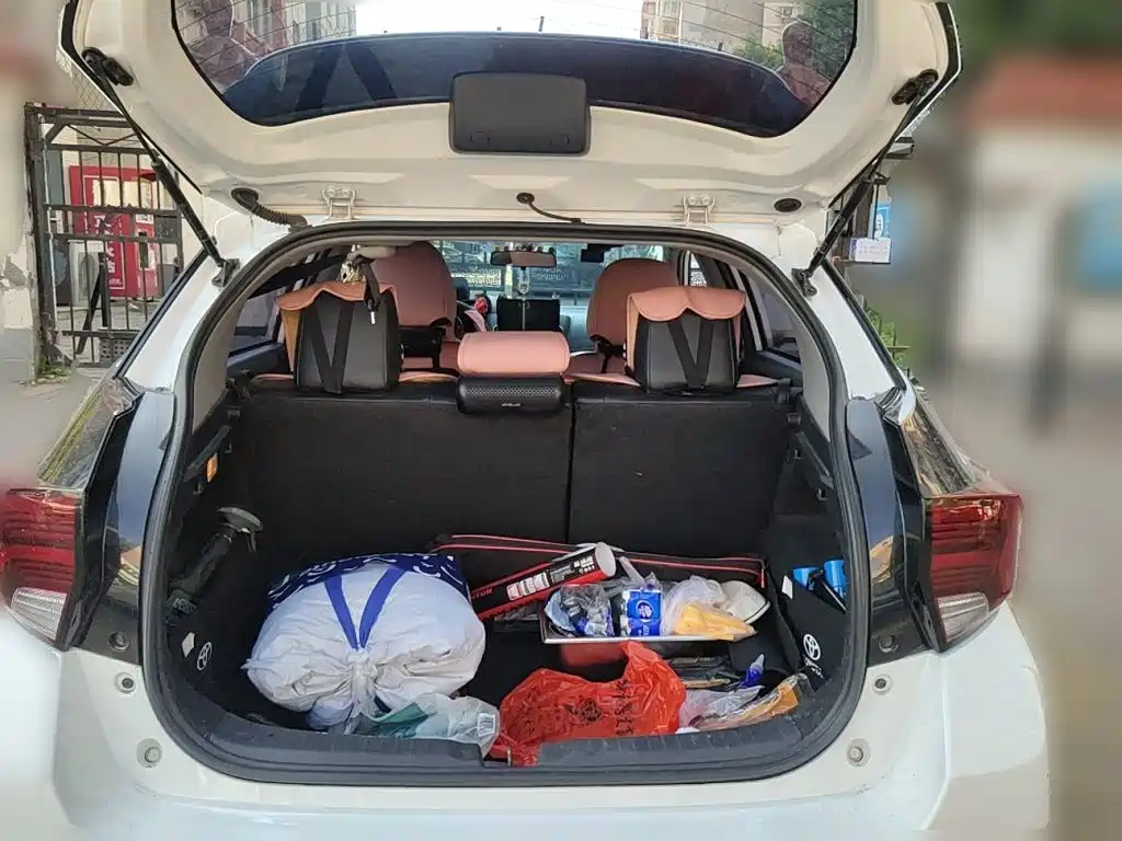 Toyota Yaris L 2023 — фото 15