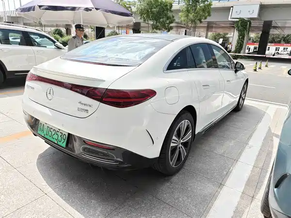 Mercedes-Benz EQE 2025
