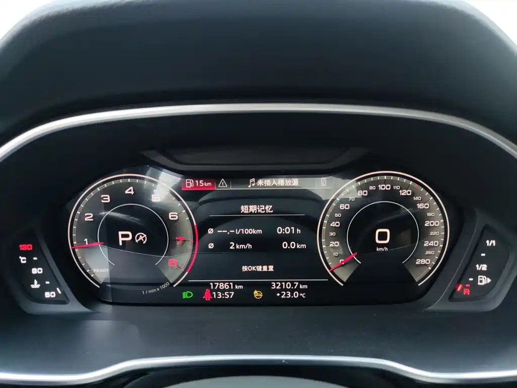 Audi Q3 2023 — фото 11