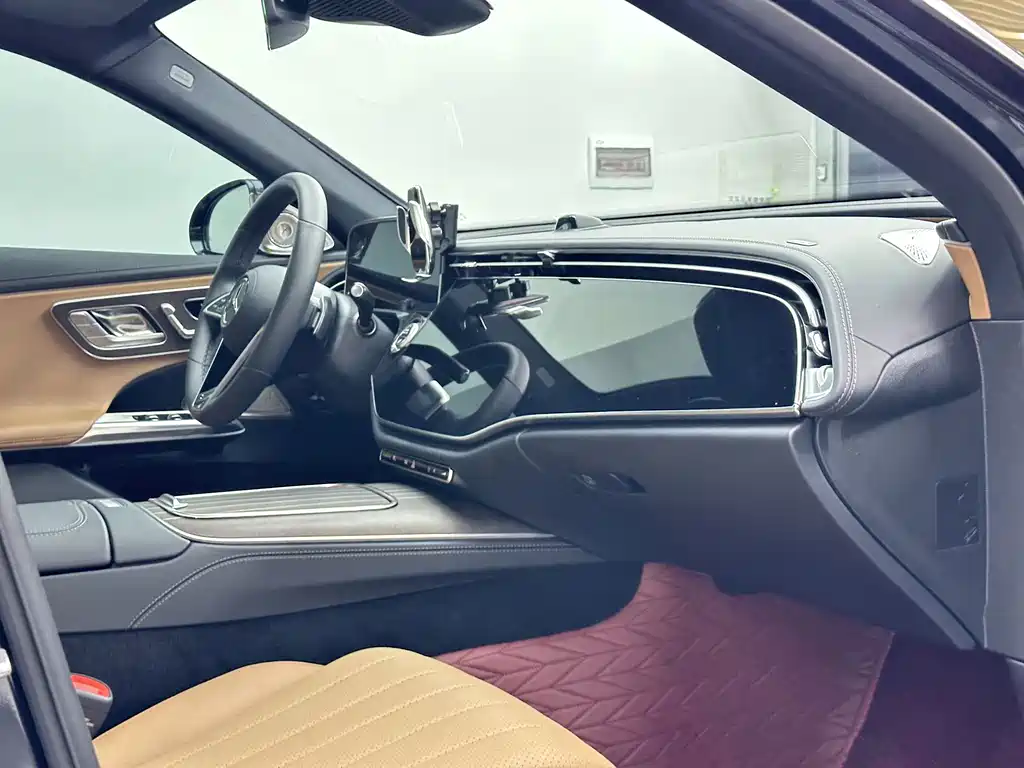 Mercedes-Benz E-Class 2025 — фото 17
