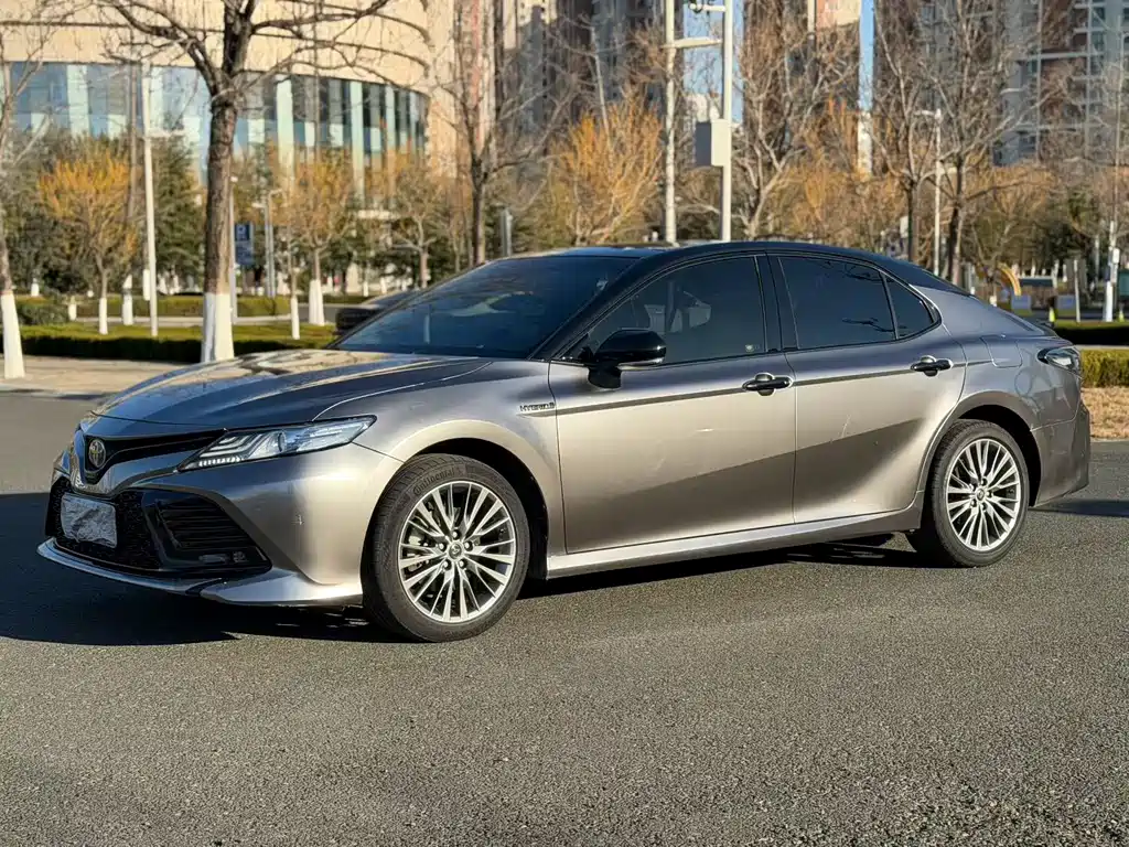 Toyota Camry 2019 — фото 2