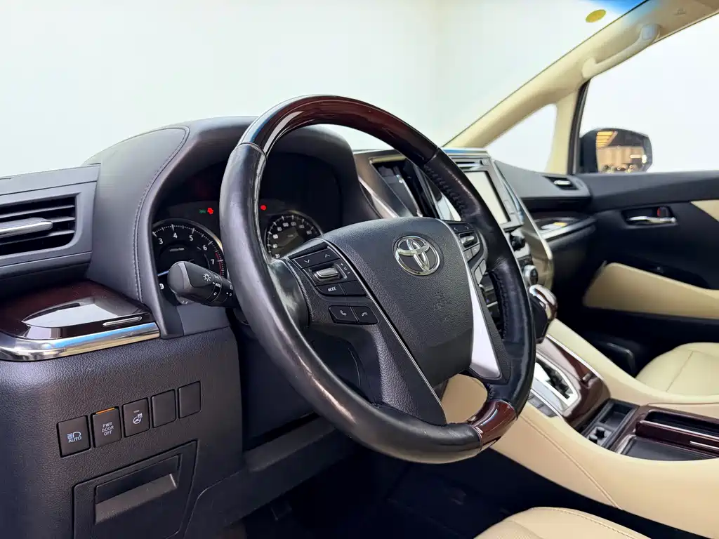 Toyota Alphard 2018 — фото 12
