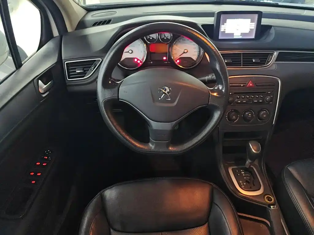 Peugeot 308 2015 — фото 11