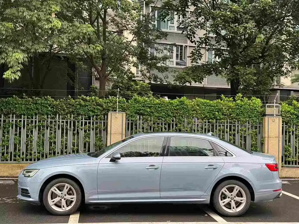 Audi A4L 2018