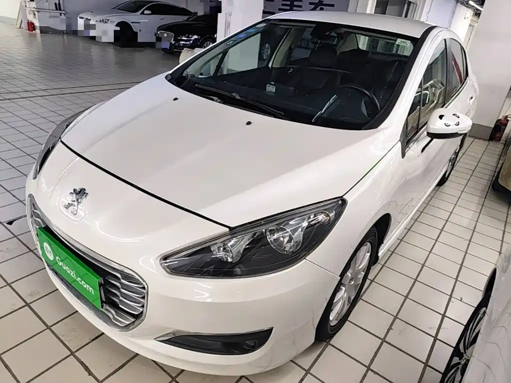Peugeot 308 2015 — фото 2