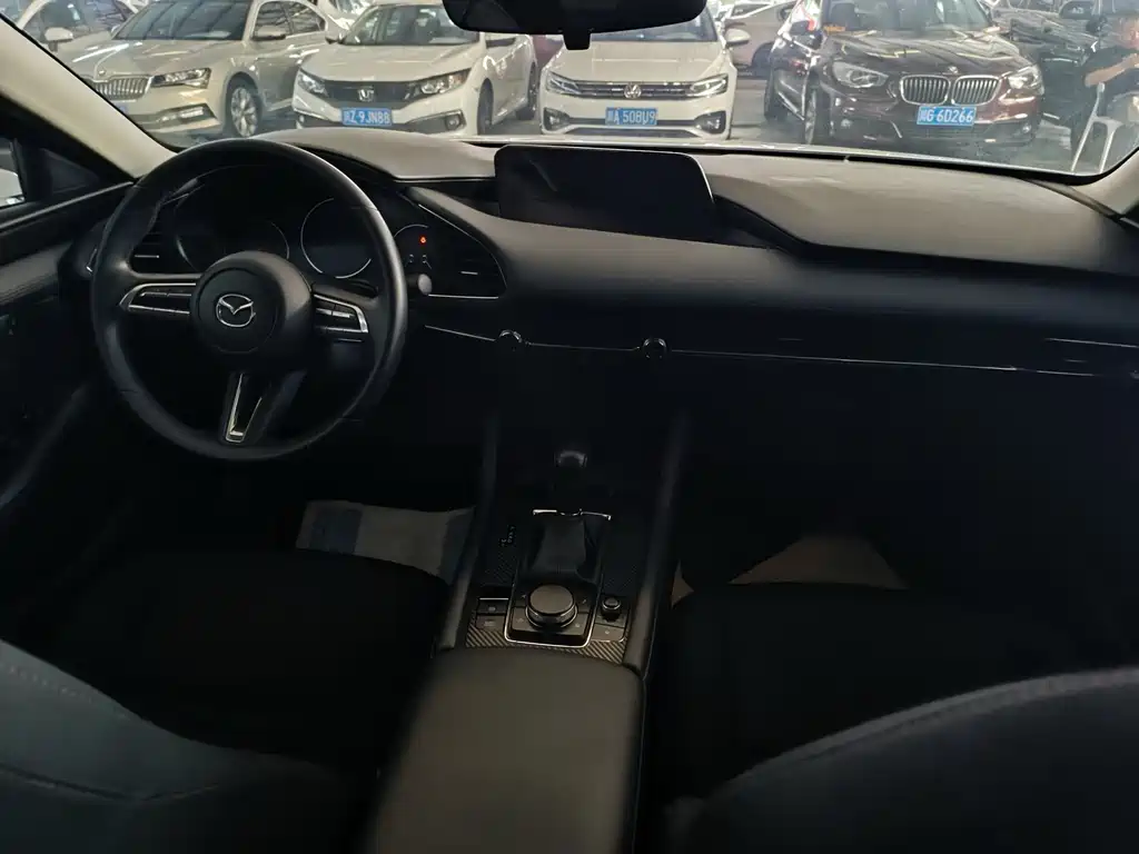 Mazda 3 Axela 2019 — фото 14