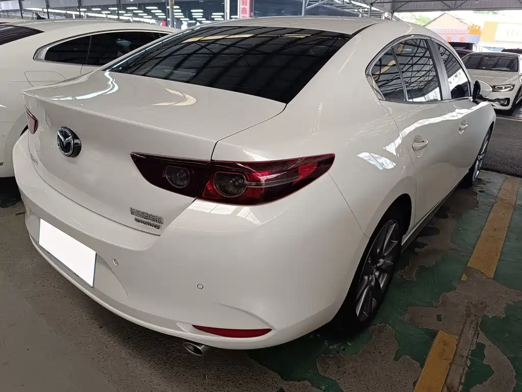 Mazda 3 Axela 2019 — фото 16