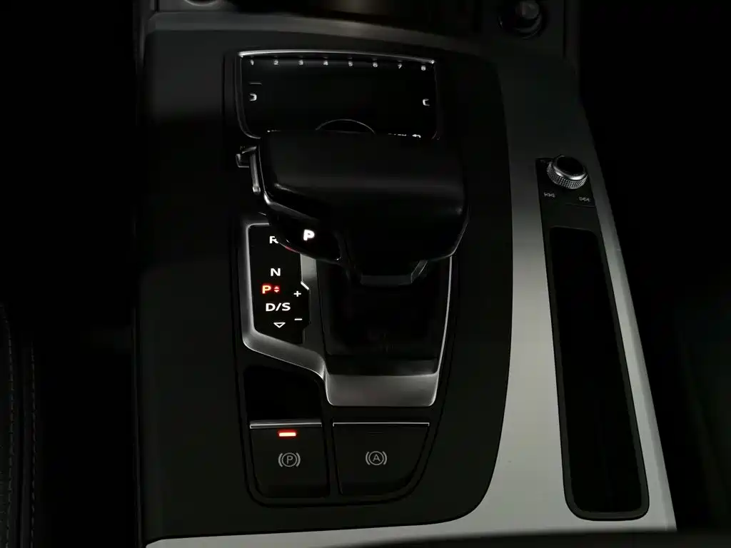 Audi Q5L 2020 — фото 13