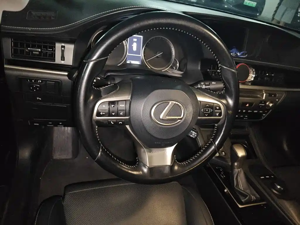 Lexus ES 2017