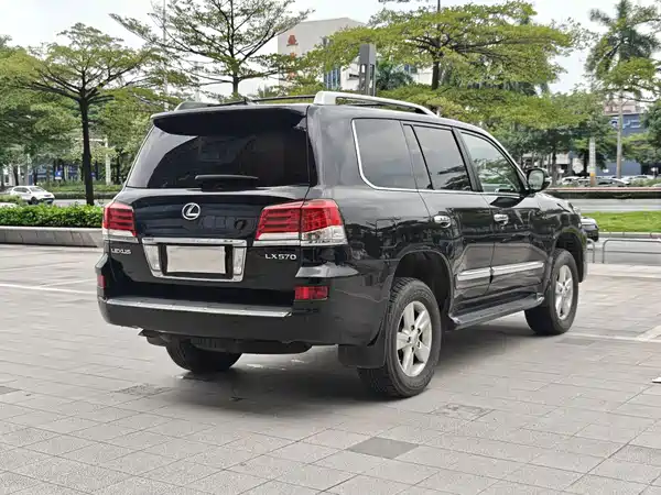 Lexus LX 2012