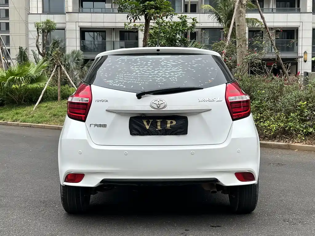 Toyota Yaris L 2020 — фото 17