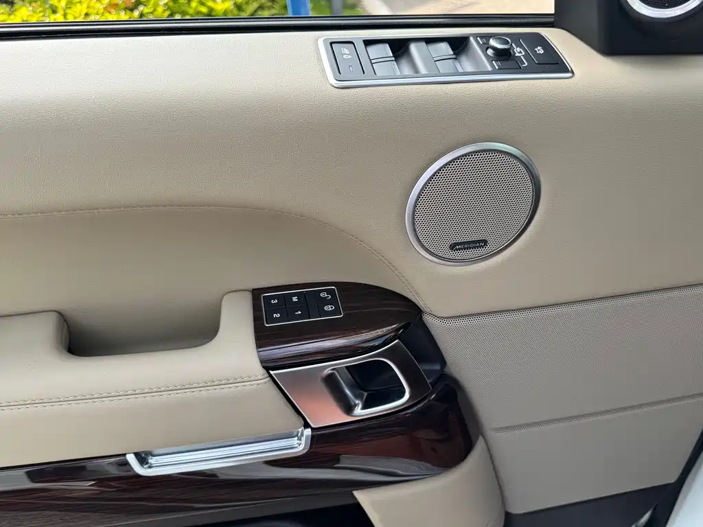 Land Rover Range Rover 2018 — фото 27