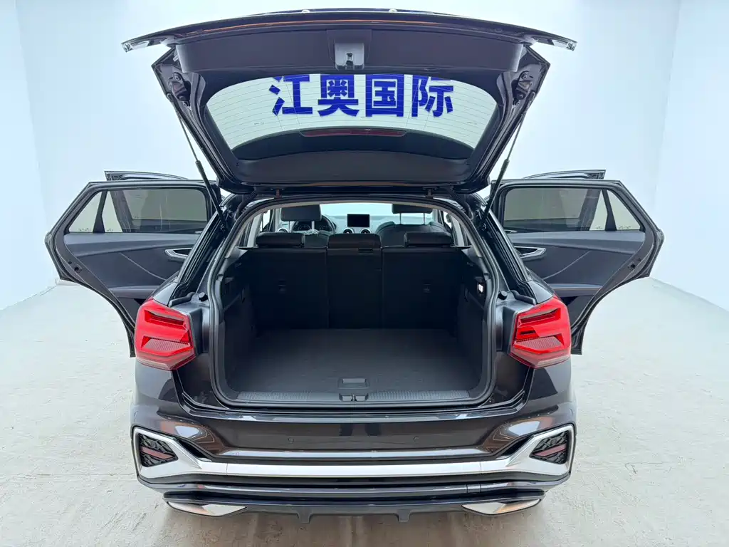 Audi Q2L 2023 — фото 22