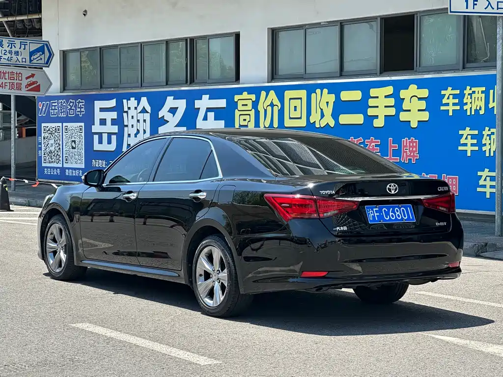 Toyota Crown 2017 — фото 10