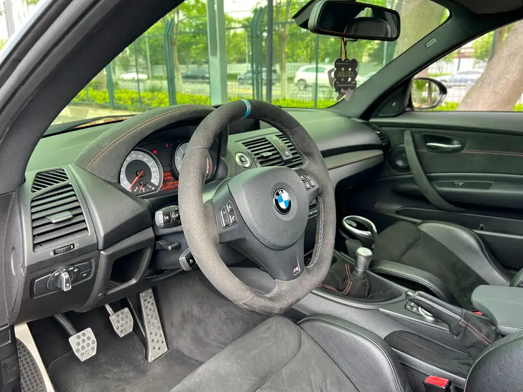 BMW 1 Series M 2012 — фото 9