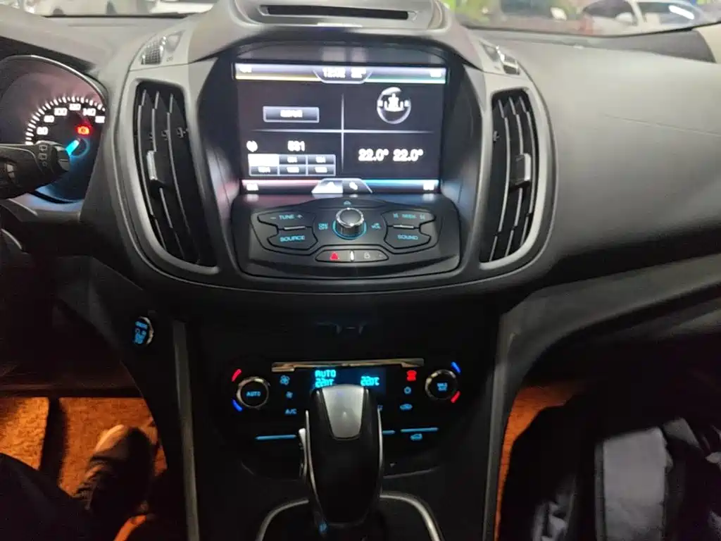 Ford Kuga 2015 — фото 13