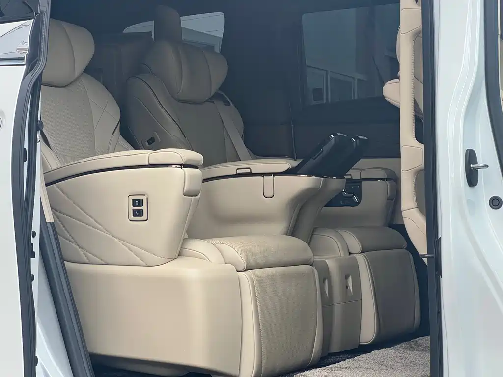Toyota Alphard — фото 19