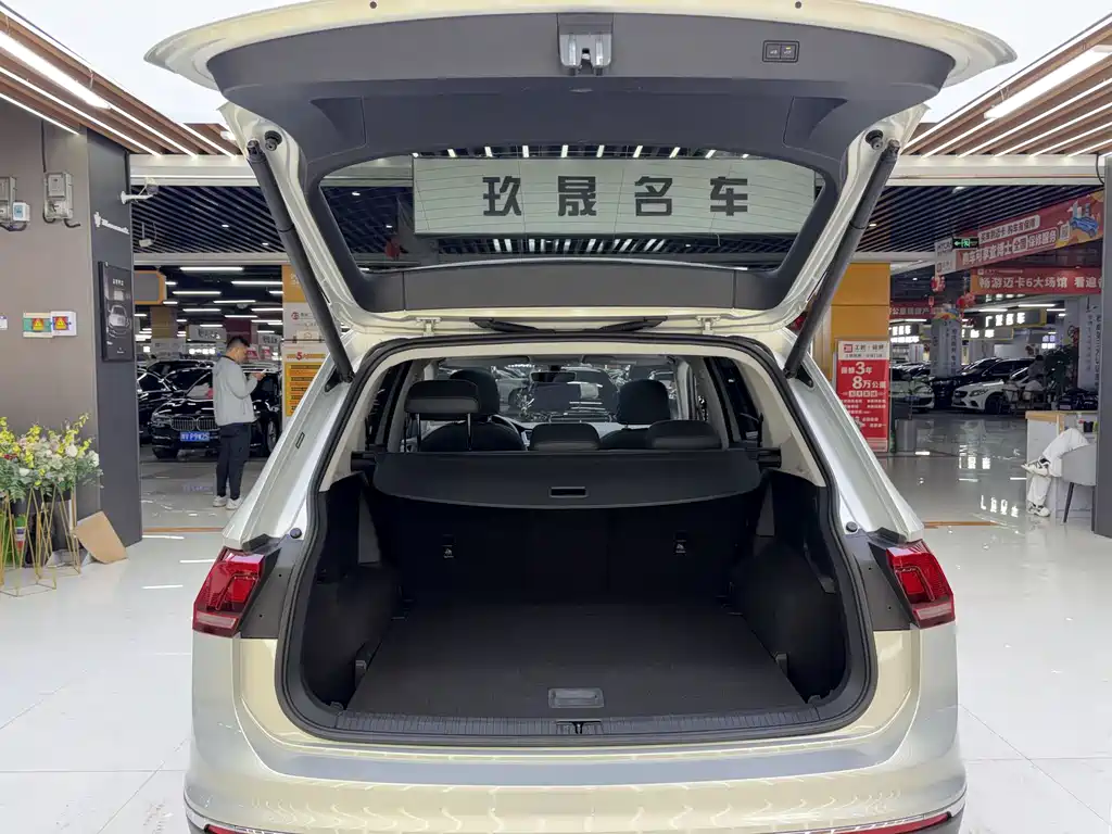 Volkswagen Tiguan L 2020 — фото 16