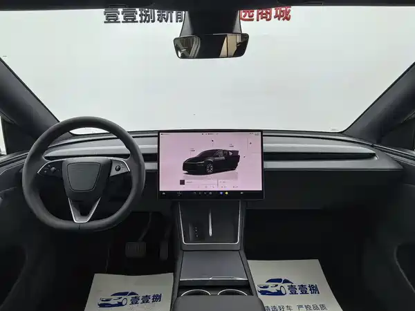 Tesla Model Y L 2025