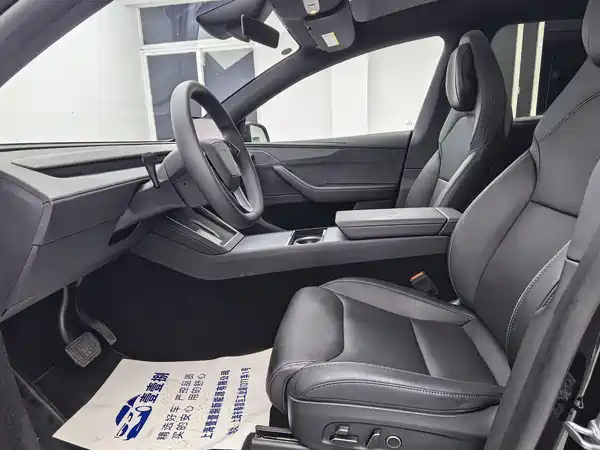 Tesla Model Y L 2025
