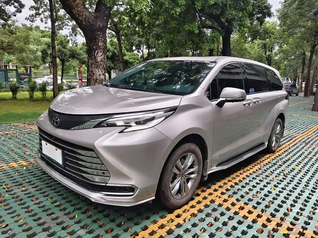 Toyota Sienna 2025