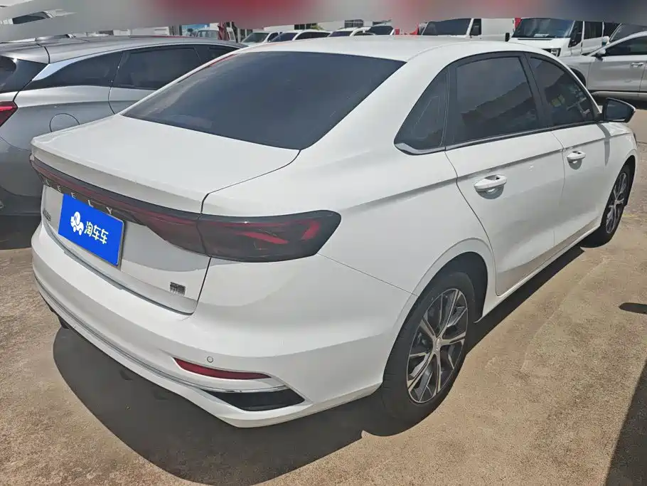 Geely Emgrand 2024