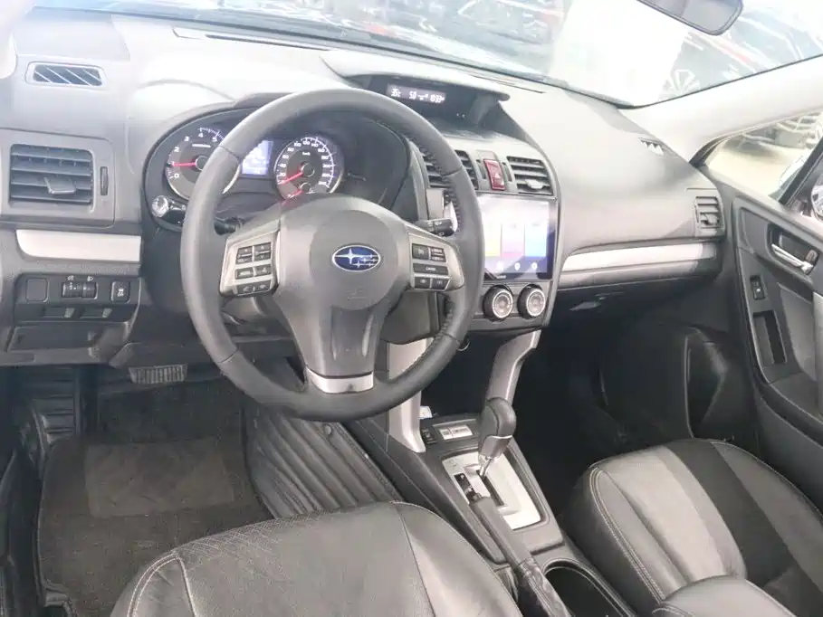 Subaru Forester 2015 — фото 11