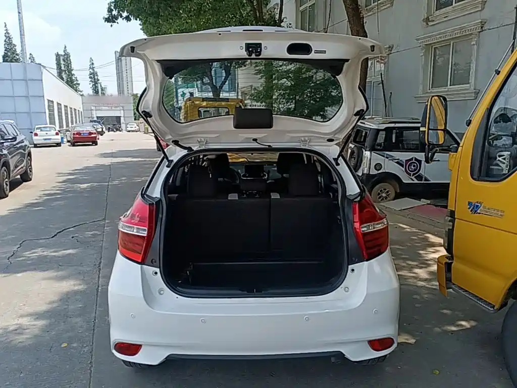 Toyota Yaris L 2022 — фото 19