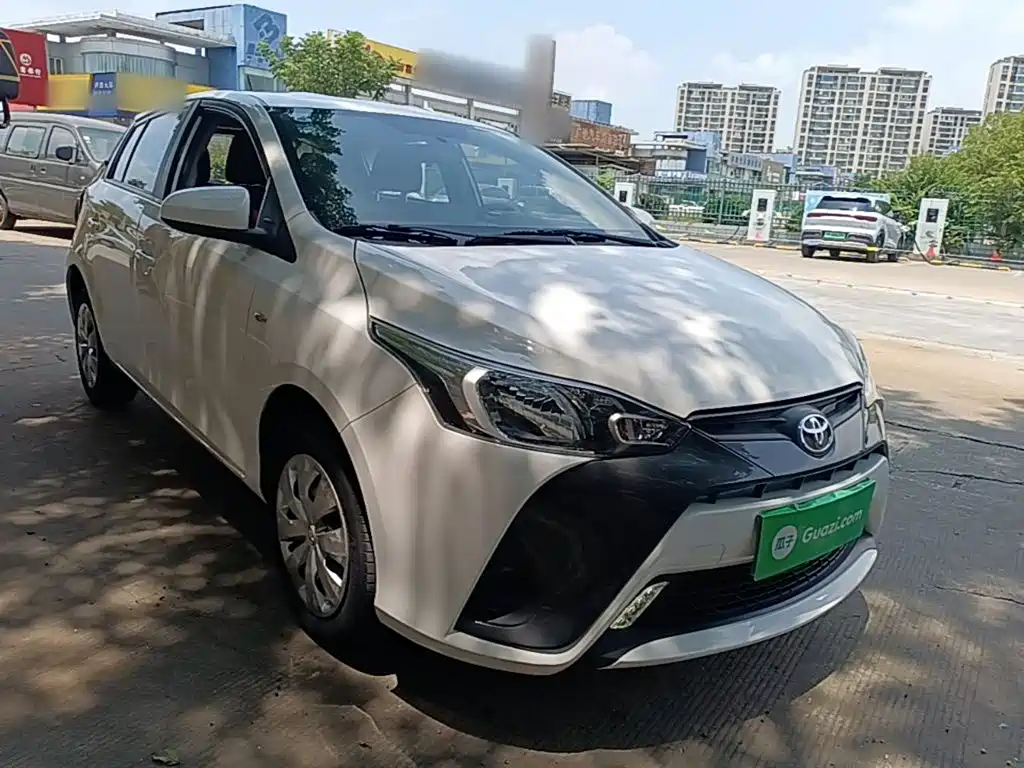 Toyota Yaris L 2022