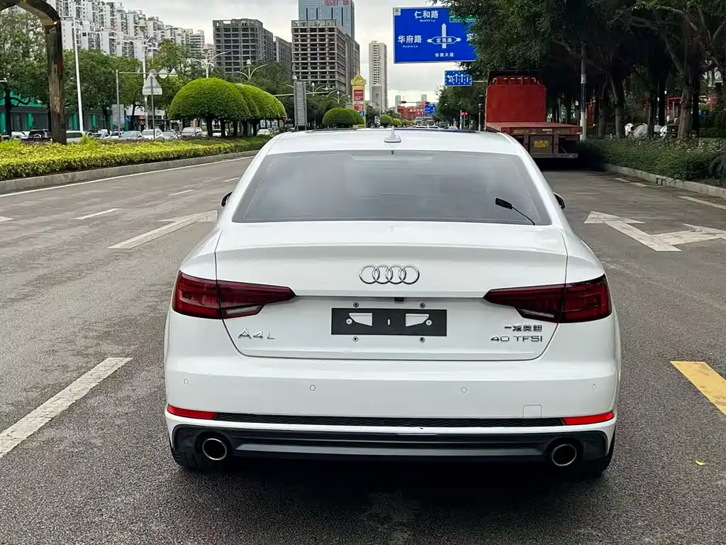 Audi A4L 2018