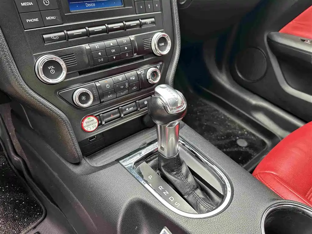Ford Mustang 2016 — фото 15