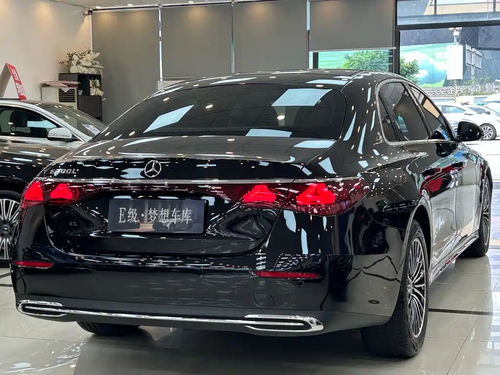 Mercedes-Benz E-Class 2024