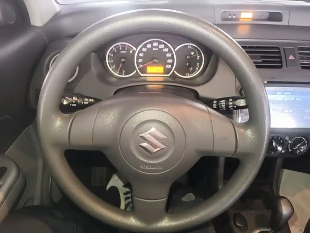 Suzuki Swift 2015 — фото 11