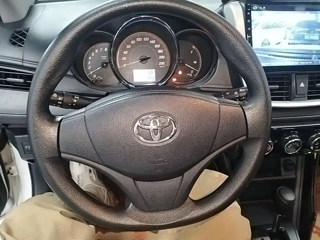 Toyota Yaris L 2020 — фото 11