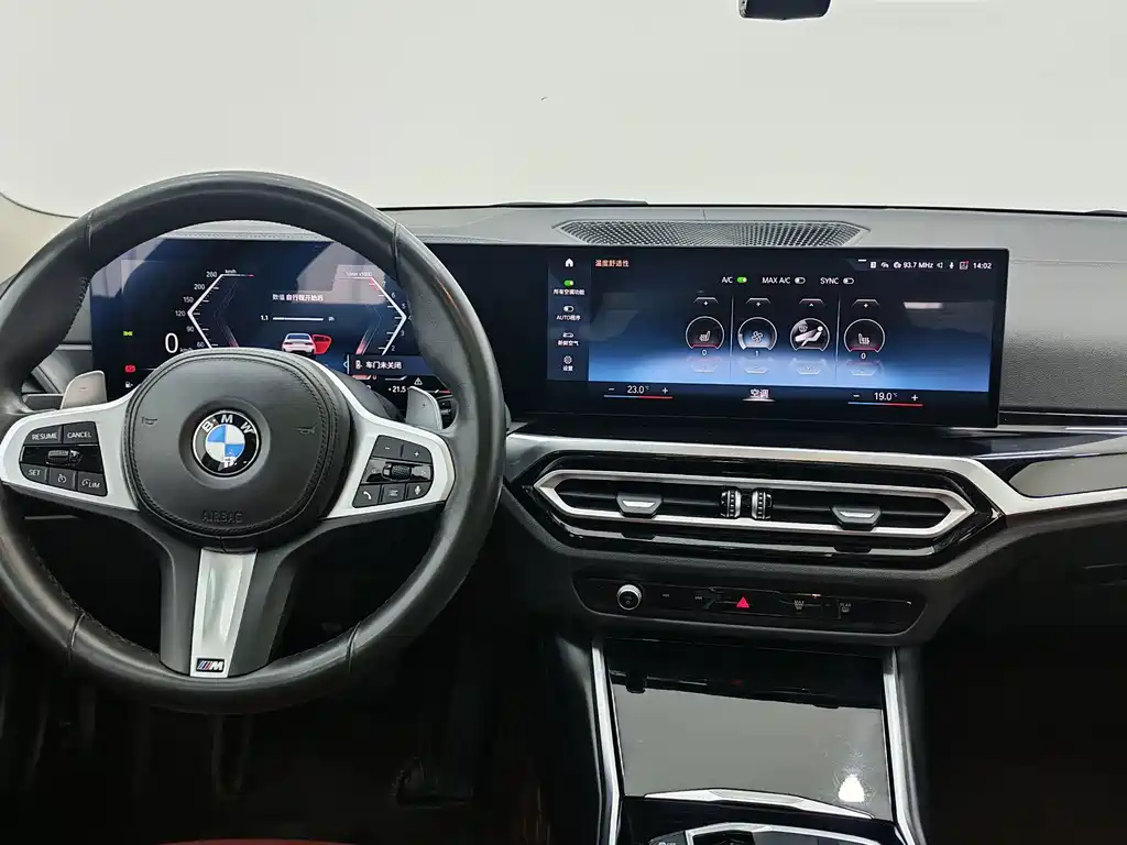 BMW 3 Series 2023 — фото 11