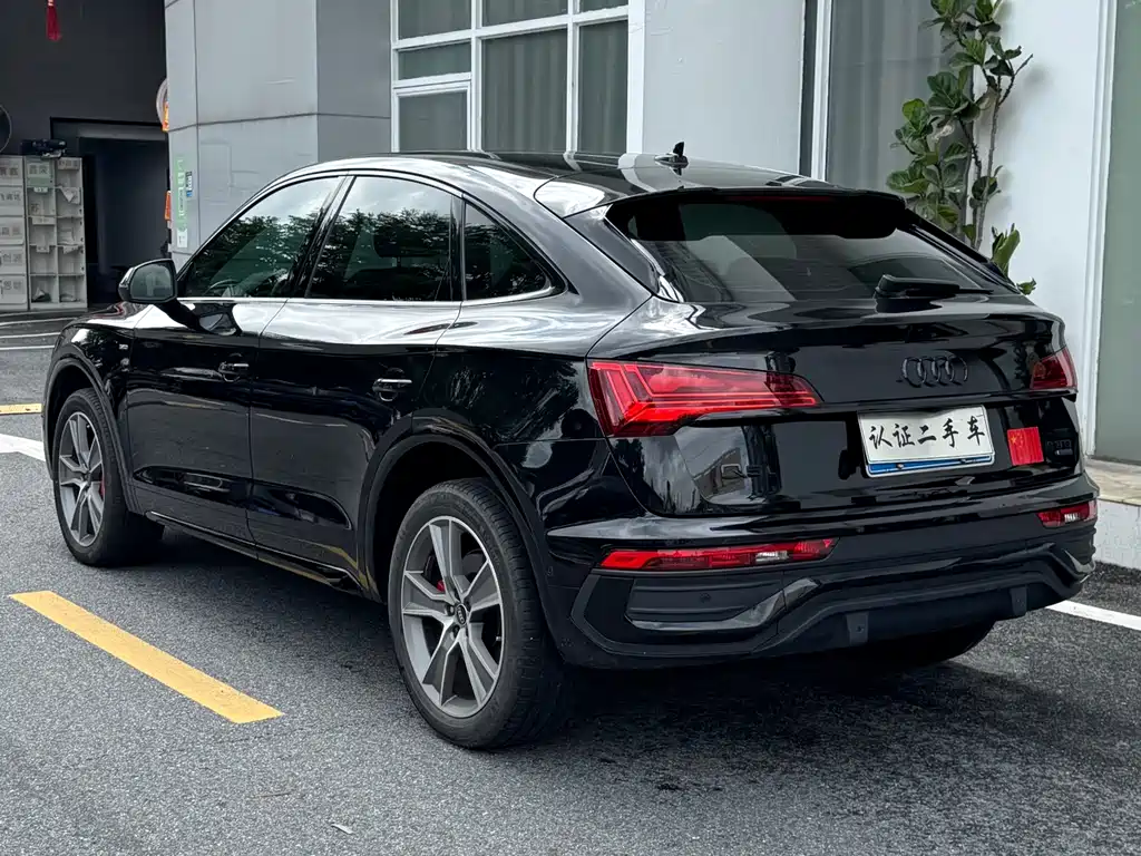 Audi Q5L Sportback 2023 — фото 18