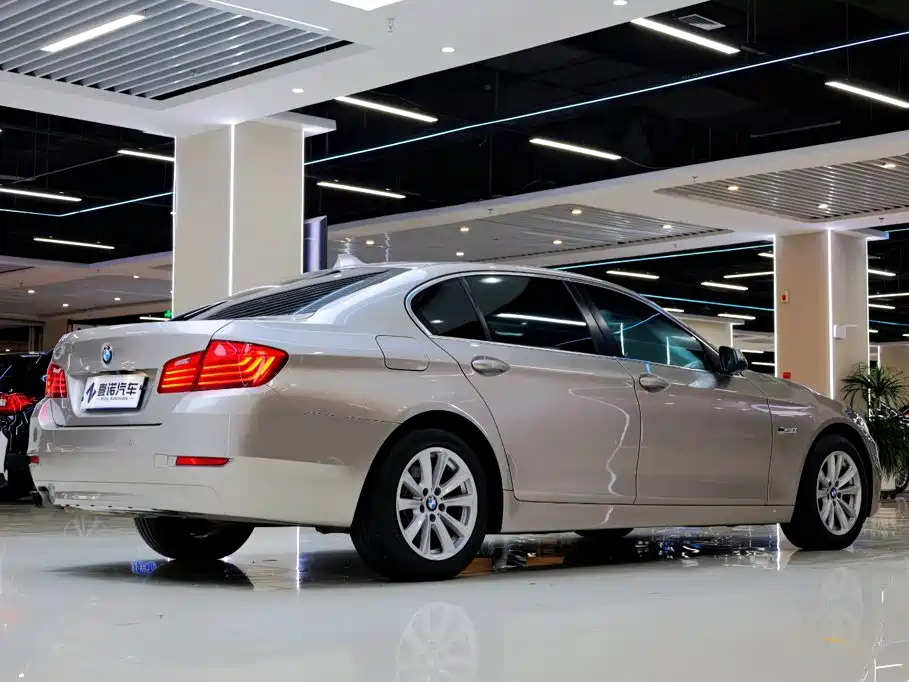 BMW 5 Series 2016 — фото 14
