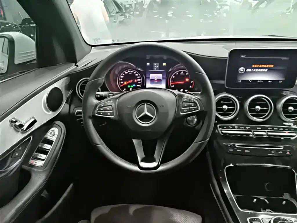 Mercedes-Benz GLC 2016 — фото 11