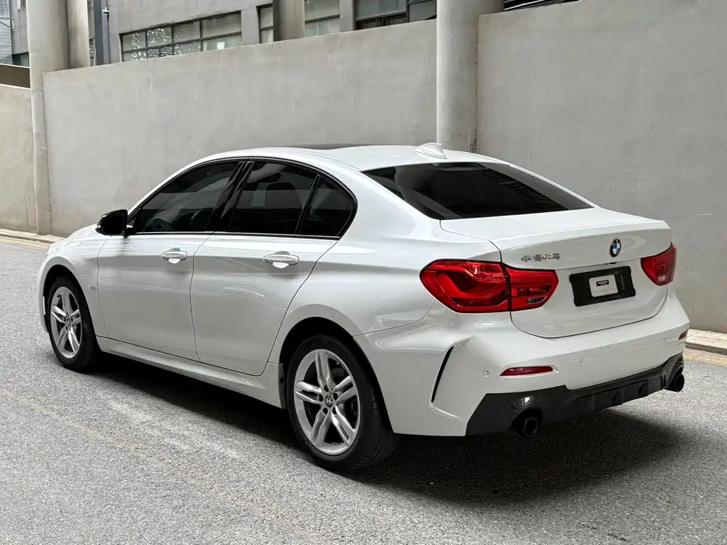 BMW 1 Series 2022 — фото 6