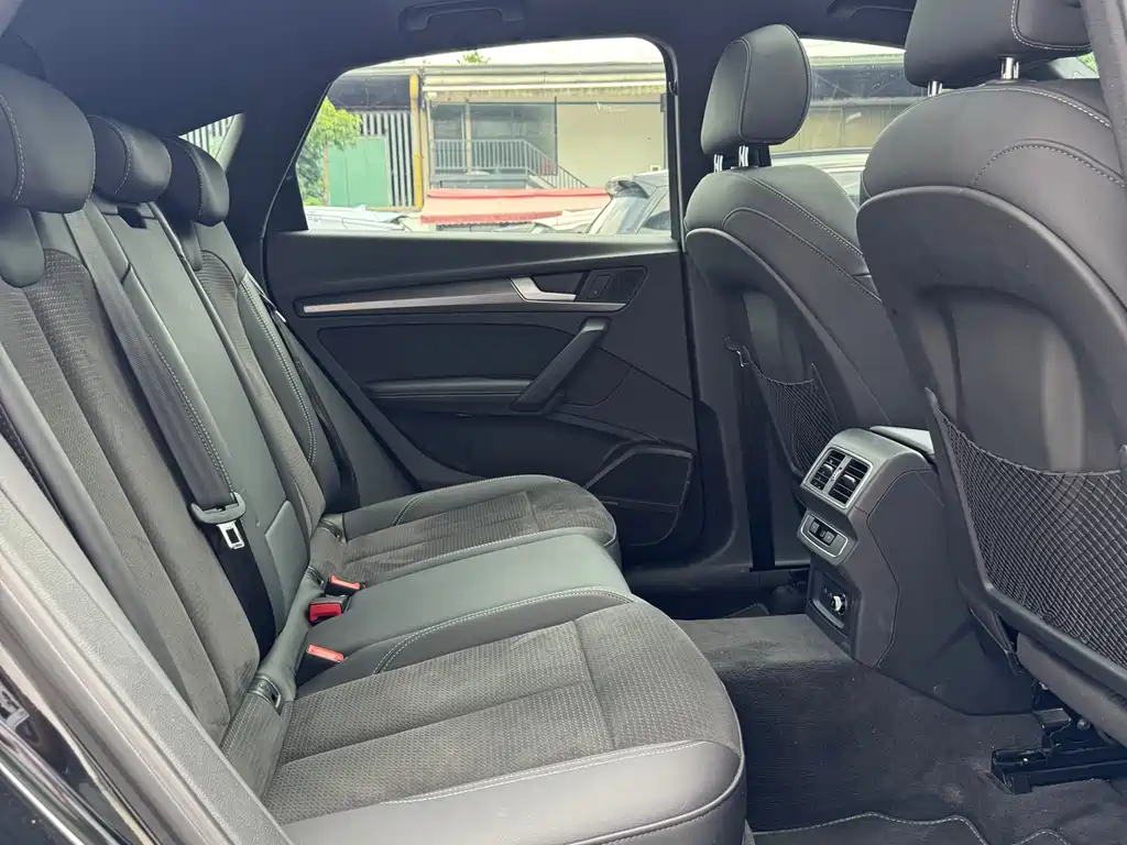 Audi Q5L Sportback 2023 — фото 14
