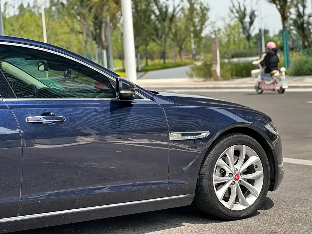Jaguar XFL 2019 — фото 10
