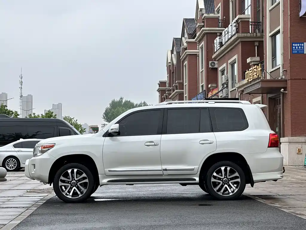 Toyota Land Cruiser 2016 — фото 7