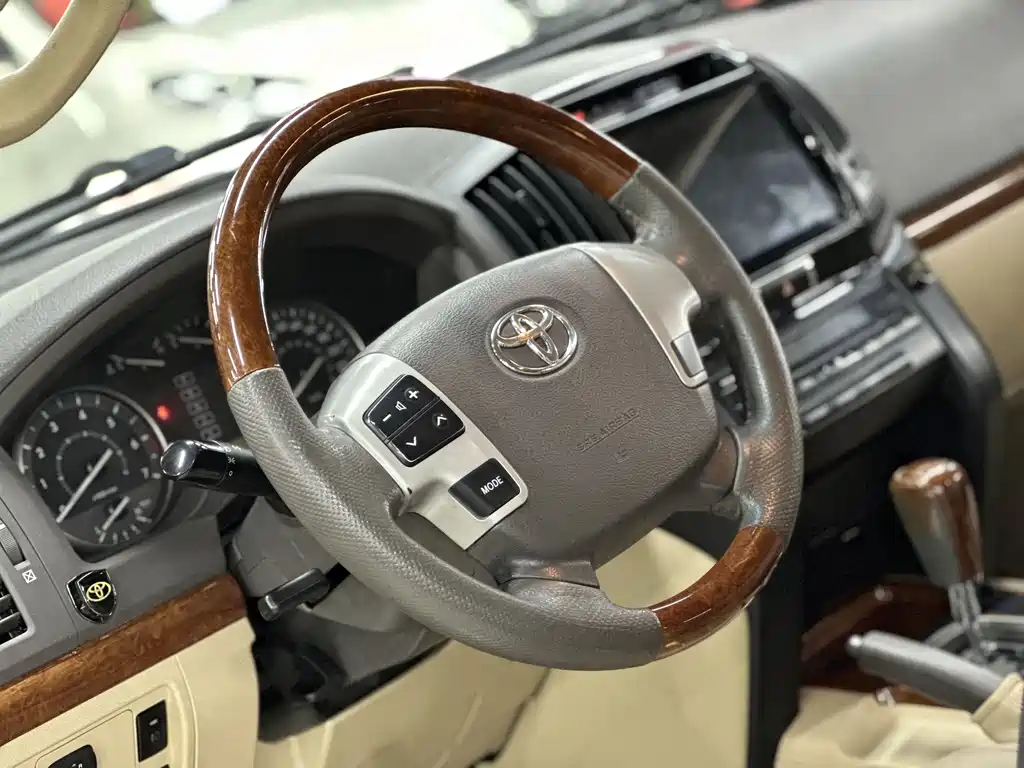 Toyota Land Cruiser 2016 — фото 23