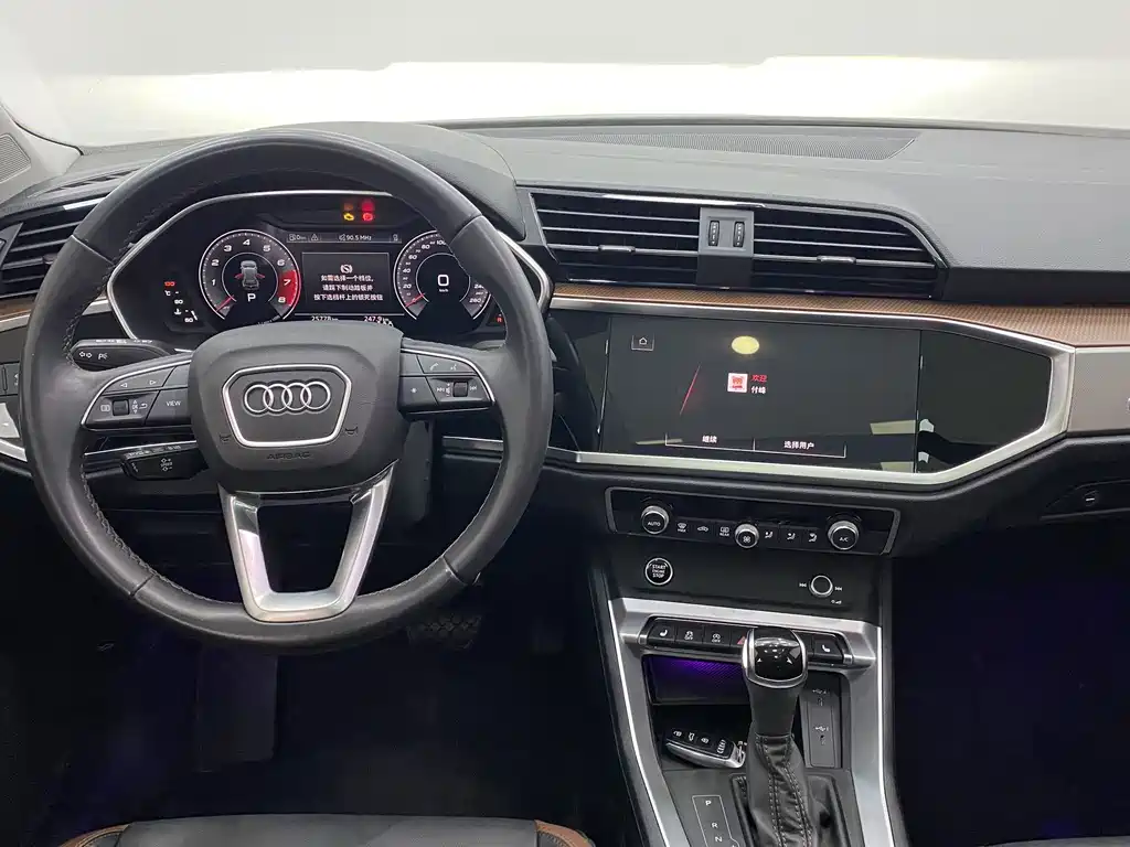 Audi Q3 2023 — фото 12